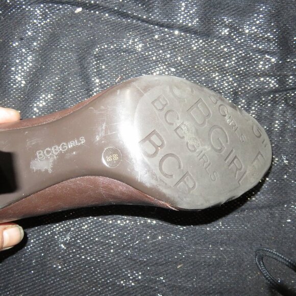 BOGO BCBGeneration BCBGirls Brown Leather Retro Prep Chunky Heel Button Pumps 8 - Picture 10 of 12
